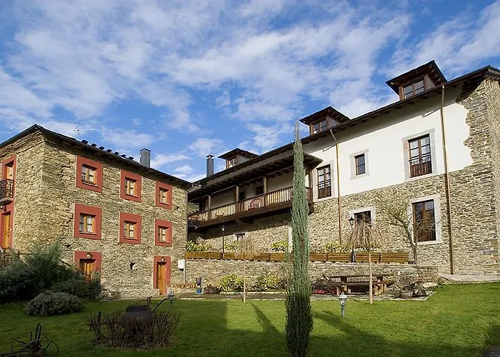 Hotel y apartamentos rurales L'Anceo