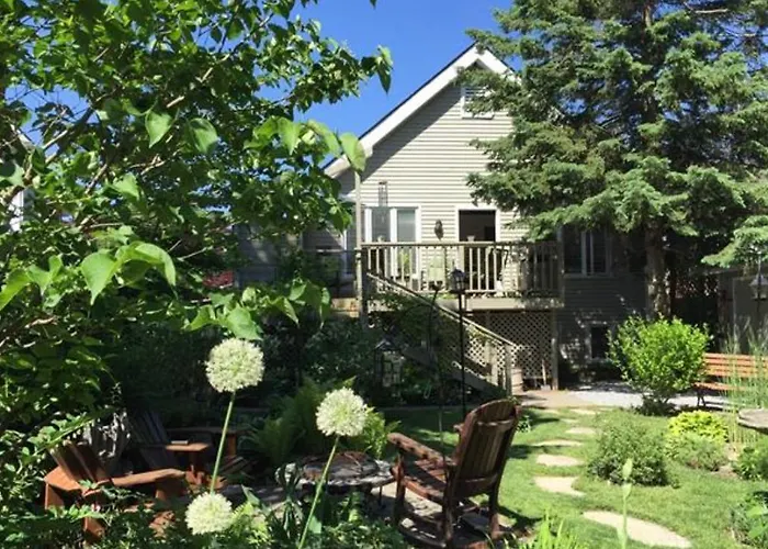 2 Moon Cottage Niagara-on-the-Lake