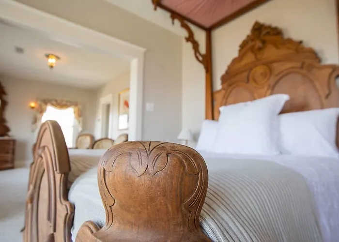 Clifton House - Observatory - King Suite, Sleeps 4, Mississippi River Views