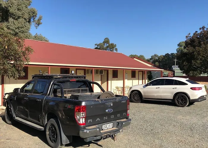 Outback Quarters Motel Hay