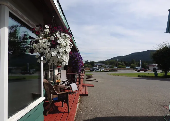 100 Mile Motel & Rv Park