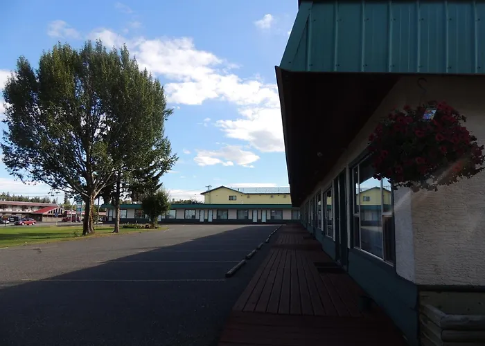 100 Mile Motel & Rv Park