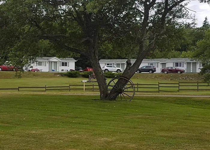 Macneil'S Motel