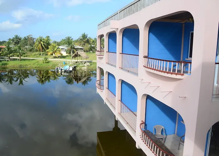 Lamanai Hotel & Marina