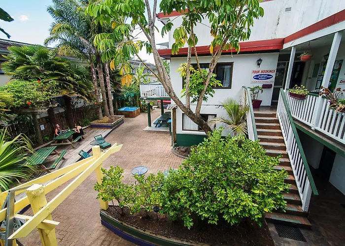 Centabay Lodge And Backpackers