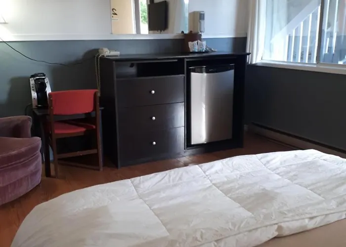Falcon Nest Motel