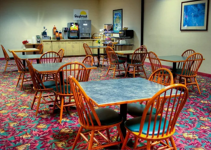 Days Inn Maplewood Hotel And Conference Center