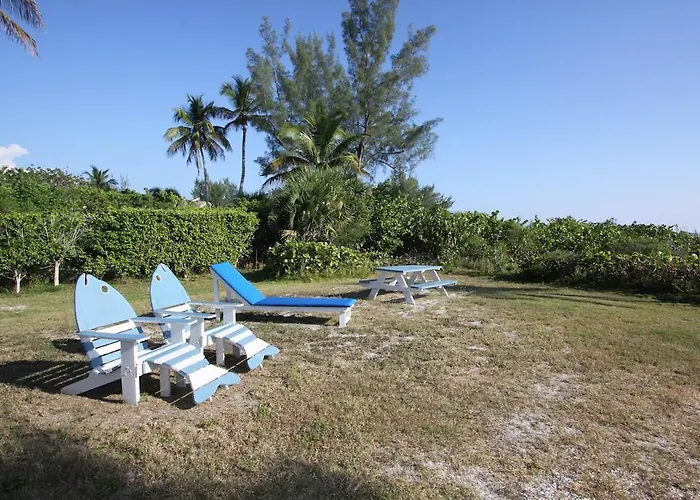Tropical Winds Beachfront Motel And Cottages