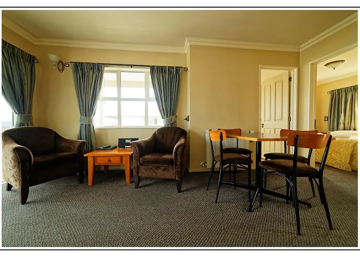 Lantern Court Motel