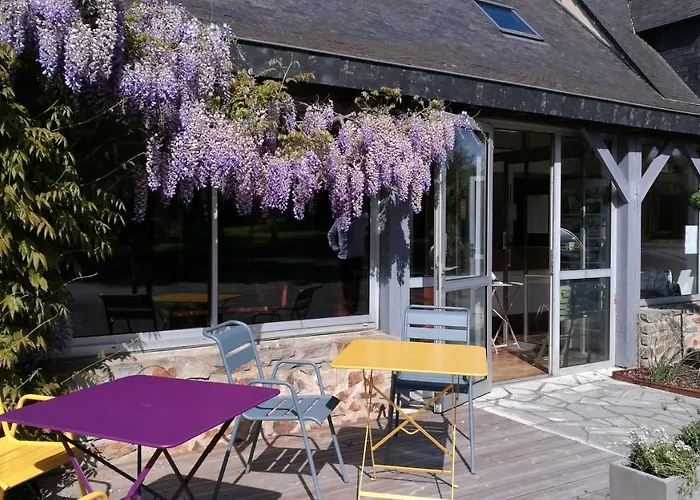 Logis Hotel Lodge La Valette