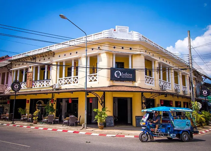 Inthira Thakhek