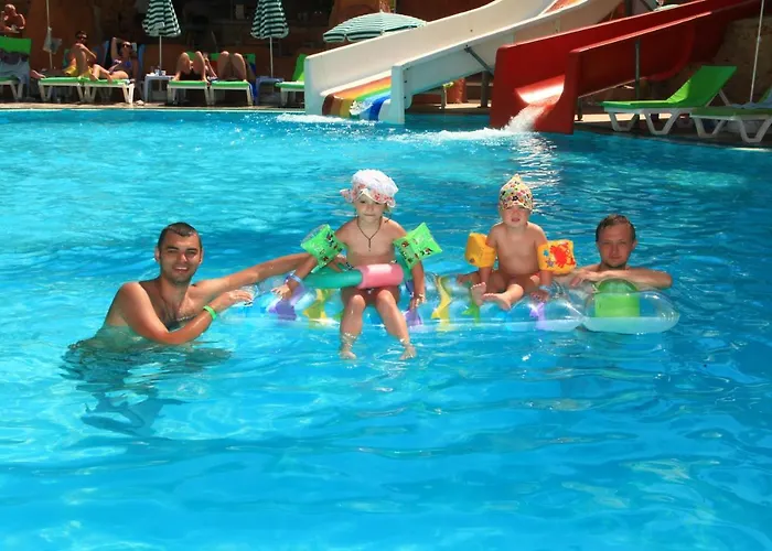 Green Life Hotel