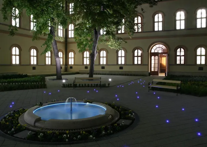 Hotel Adalbert Boldog Meszlenyi Zoltan Haz