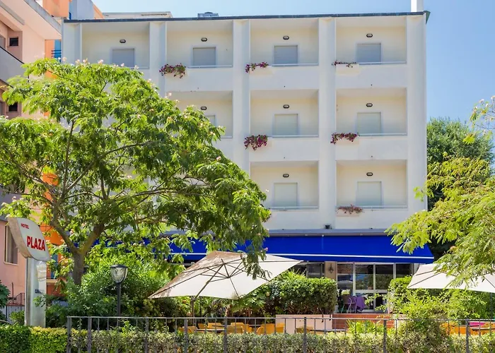 Hotel Plaza Con Piscina