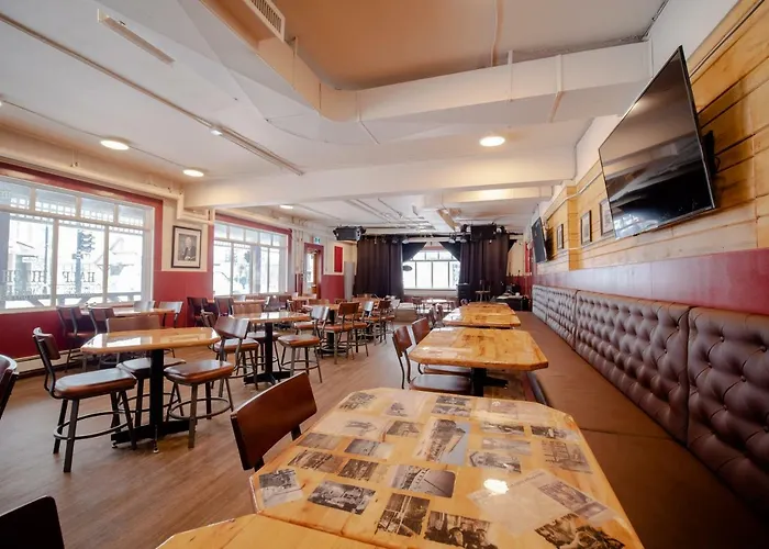 Party Hostel - The Canmore Hotel Hostel