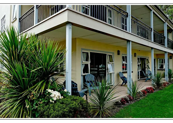 Lantern Court Motel