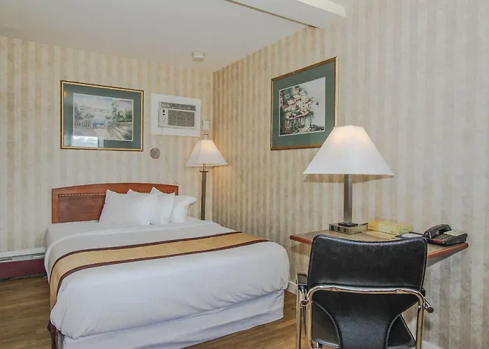 Canadas Best Value Inn Chinook Station