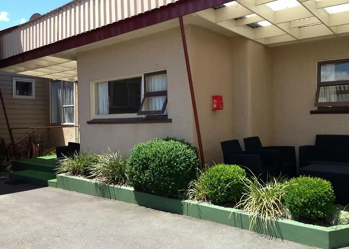 Lantern Court Motel
