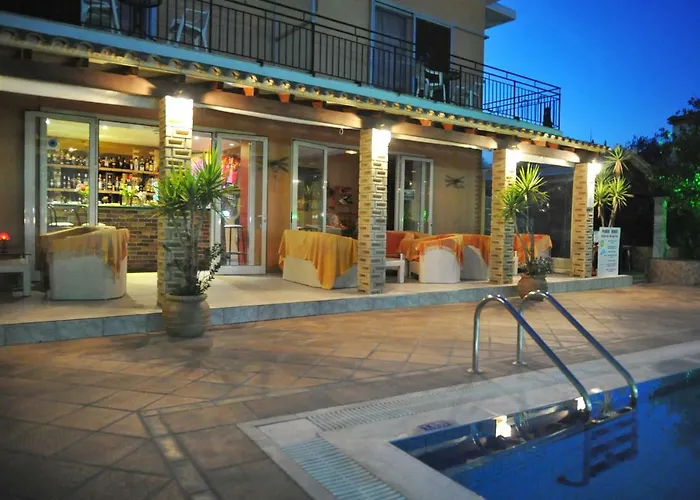 Makis Louvlis Apartments