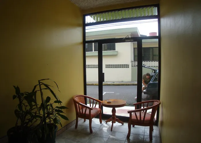 Hotel La Guaria Inn & Suites