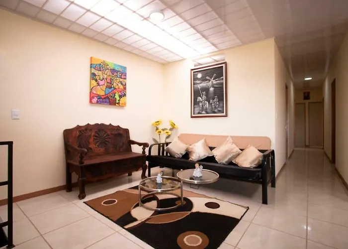 Flor De Katty Hostel Airport