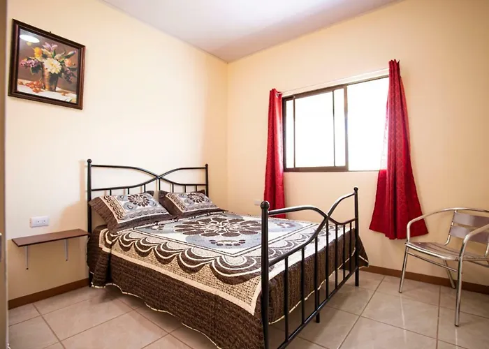 Flor De Katty Hostel Airport