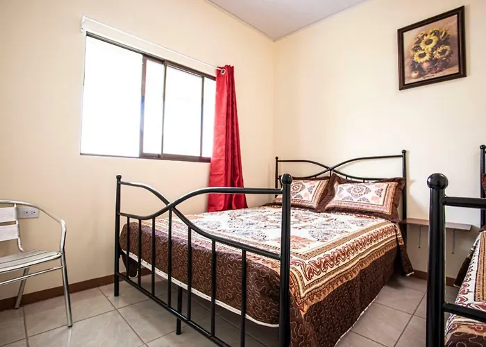 Flor De Katty Hostel Airport