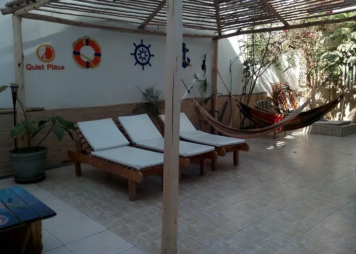 Paracas Backpackers House