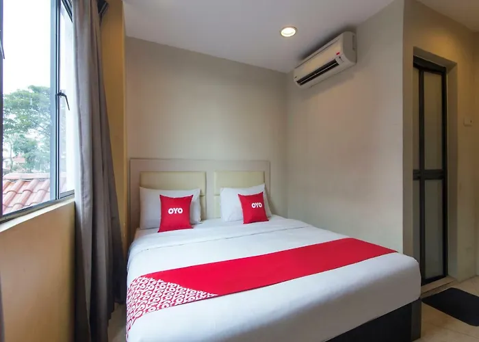 Oyo 44114 Hotel 916