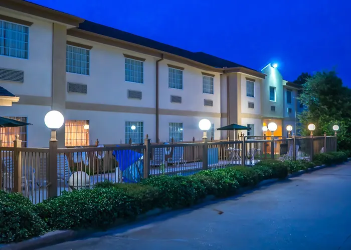 Baymont Inn & Suites Carthage