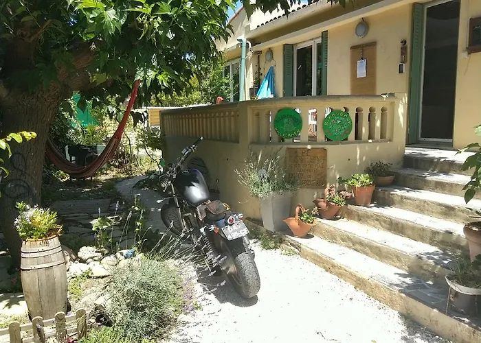 Goclands Tiny Cool Coliving Coworking Villa Garden
