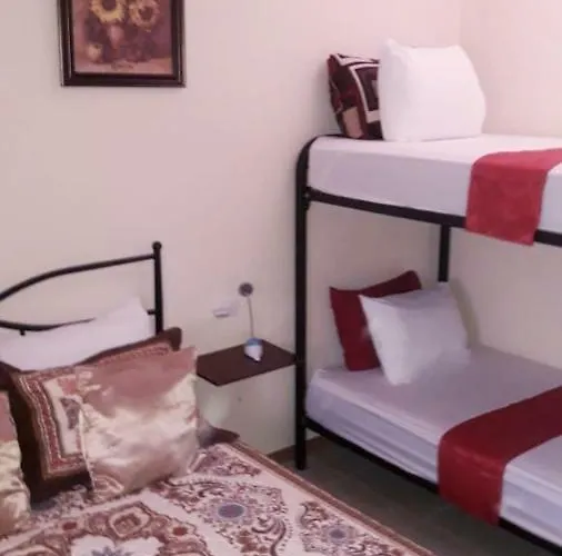 Flor De Katty Hostel Airport