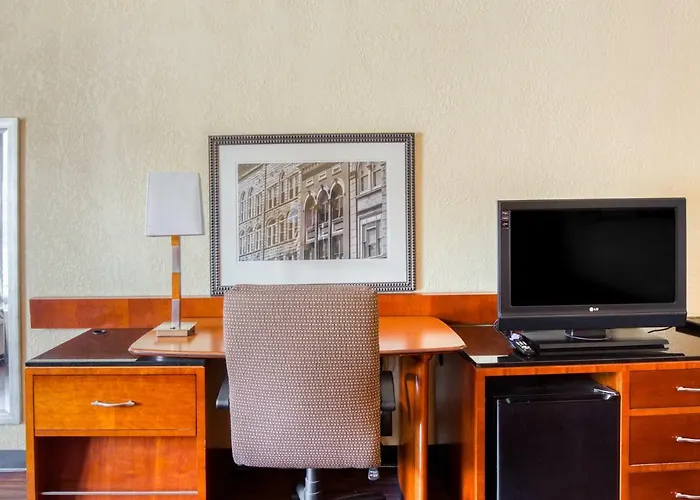 Budgetel Inn & Suites