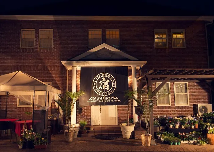Iza Kamakura Guest House And Bar