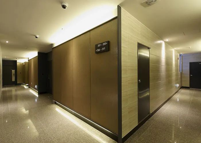 Hotel B