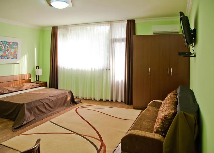 Hin Yerevantsi Hotel