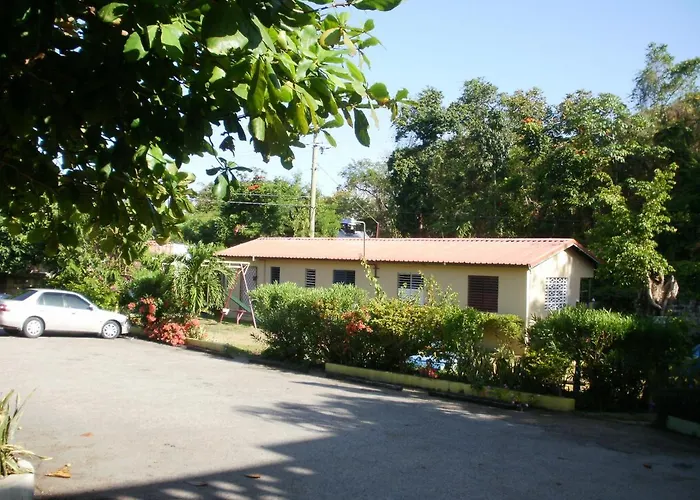 Pineapple Court Hotel