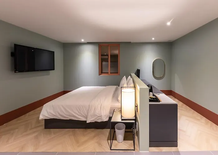 Brown Dot Hotel Seong Seo