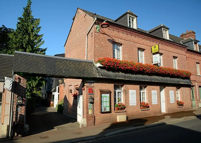 Hotel Restaurant La Paix La Robe Et Le Palais