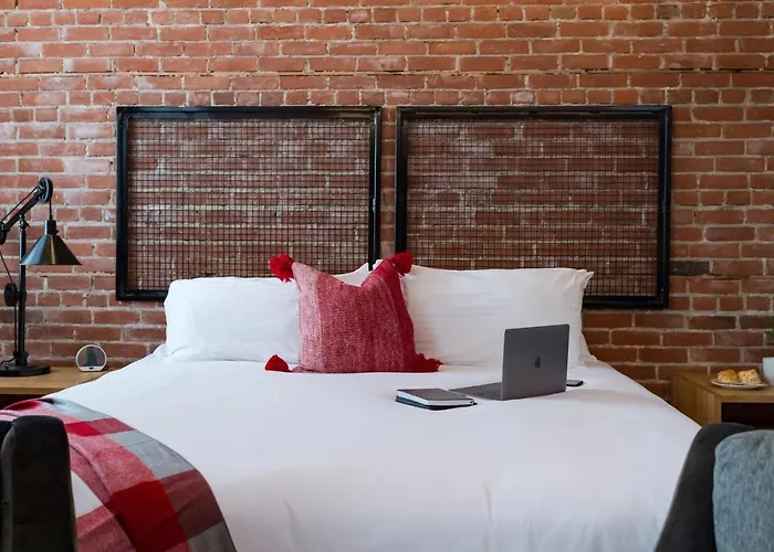 48 King West Boutique Hotel