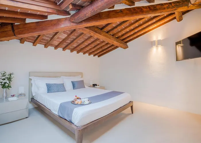 Palazzo Cini Luxury Rooms In Pisa