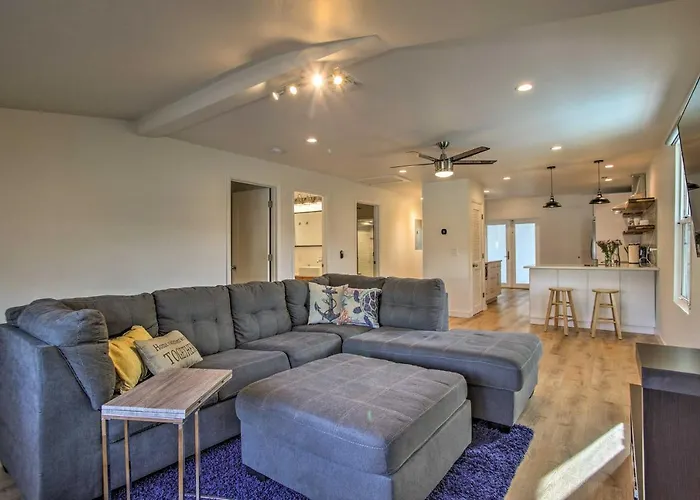 Modern Home W/ Shared Pool In Fort Lauderdale!