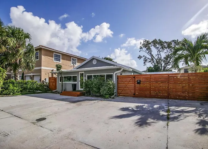 Modern Home W/ Shared Pool In Fort Lauderdale!