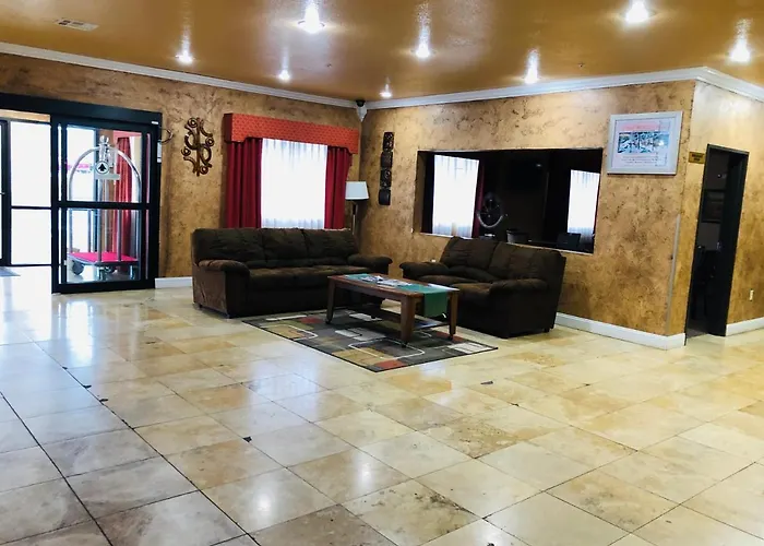 Hiway Inn Express & Suites