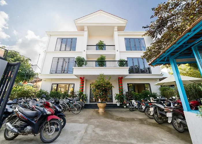 Bed Station Hostel & Pool Bar Hoi An " Former Sunflower"