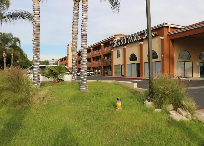 Grand Park Inn