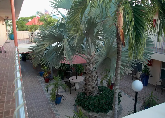 Lago Mar Motel And Apartments