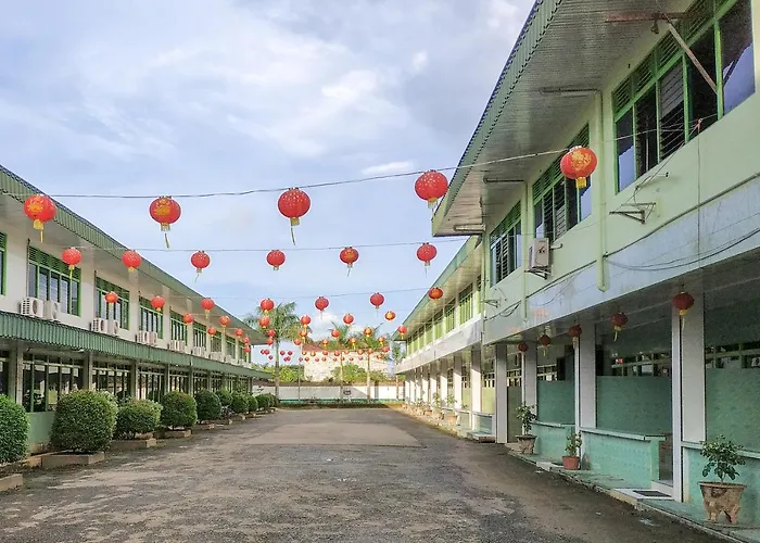 Super Oyo 3098 Hotel Sahabat Baru