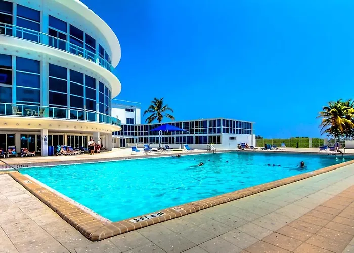 Castle 1733 Ocean View Studio With Direct Beach Access, Pool, Tennis & Free Parking