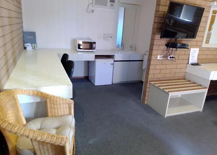 Country Home Motor Inn